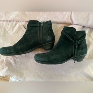 ABEO Bio Nella System Black Suede Leather Zip Ankle Booties Size Size 7N